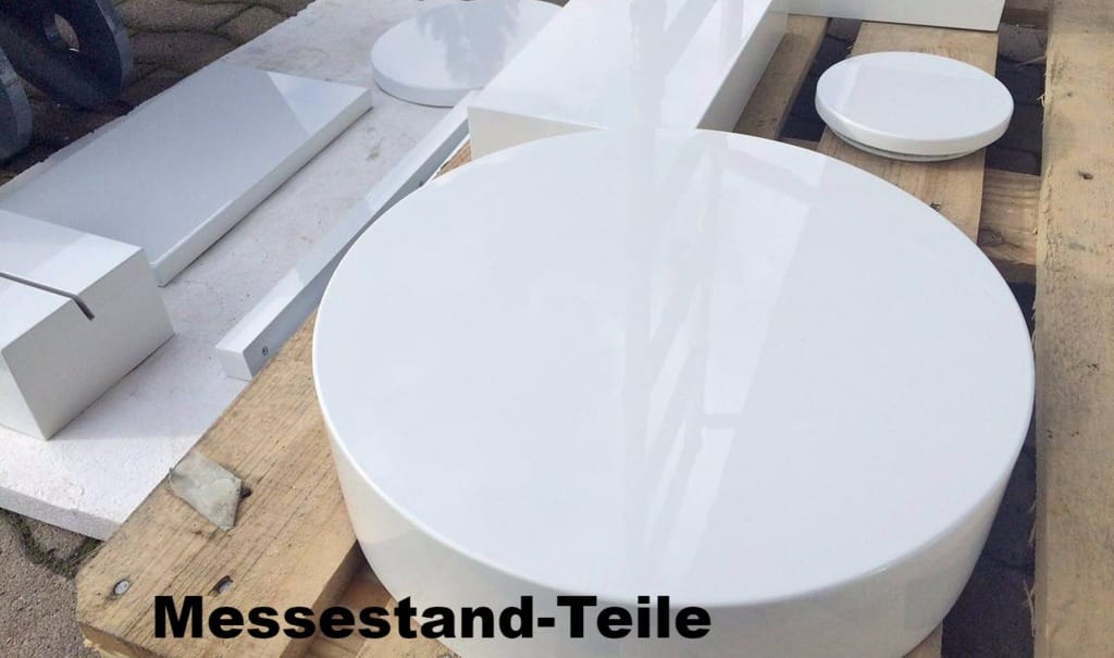 Lackierter Messestand