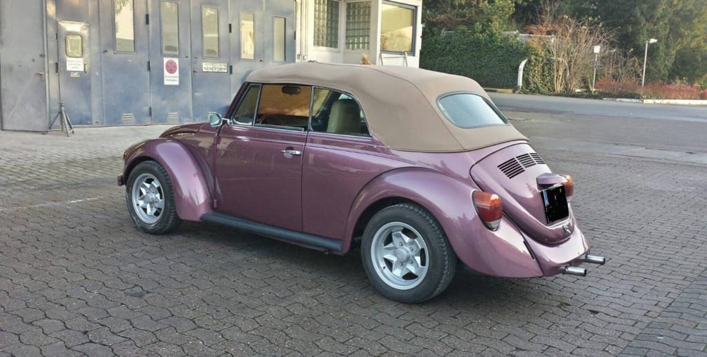 Frisch lackierter PKW