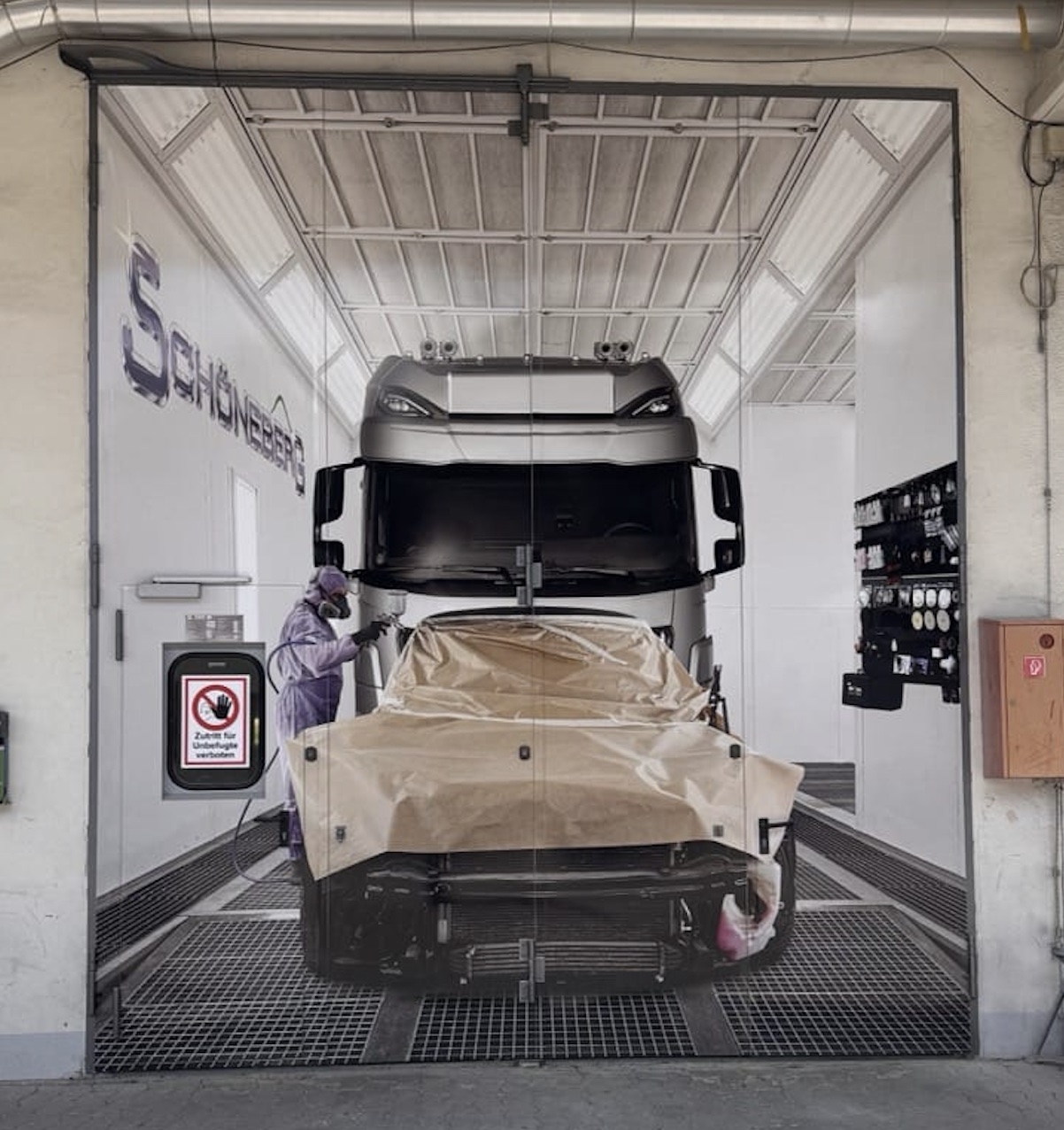 Lackierarbeiten in der Werkstatt der Autolackiererei Schöneberg