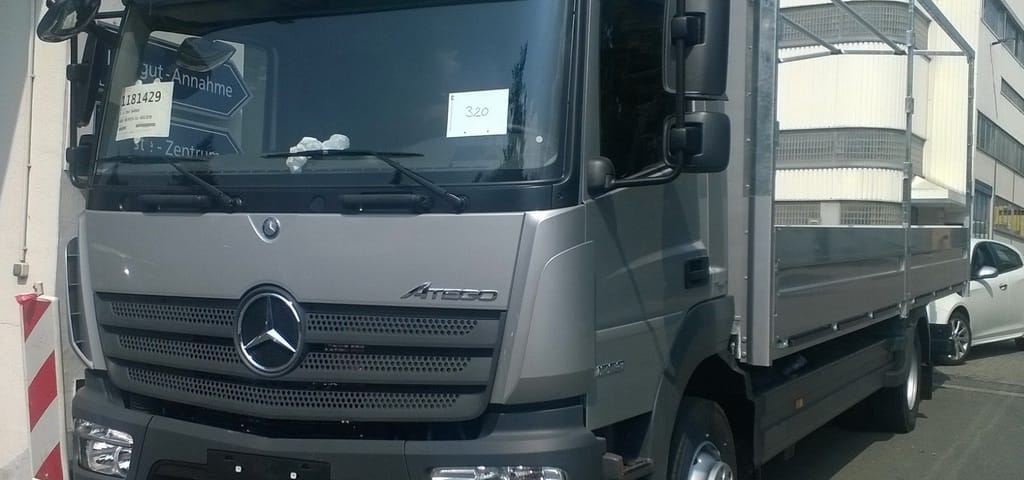 LKW-Lackierung in der großen Lackierhalle